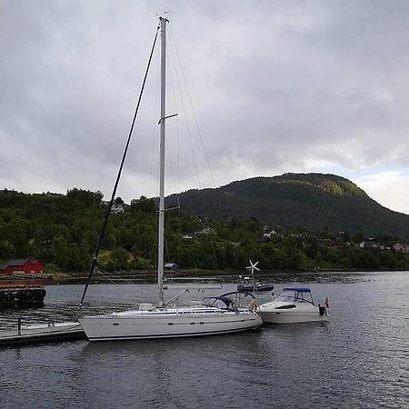 Tingvoll Fjordhotell Exterior photo