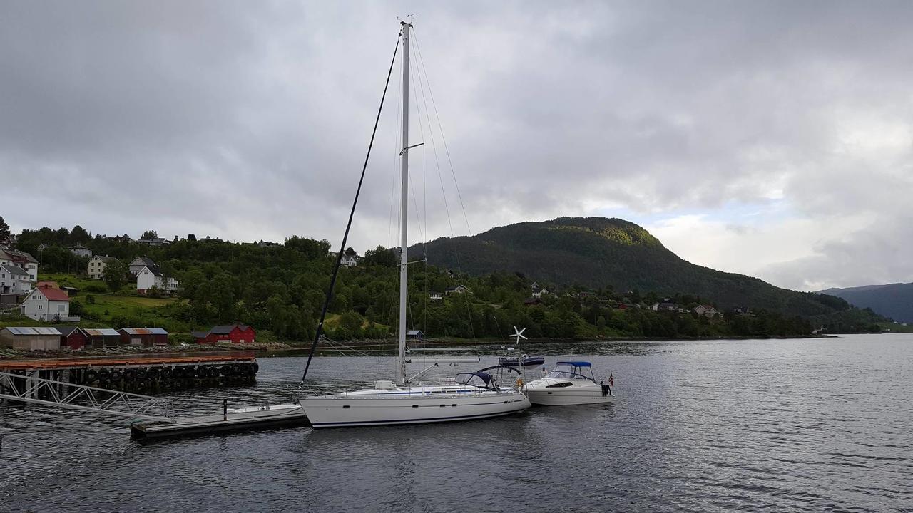 Tingvoll Fjordhotell Exterior photo